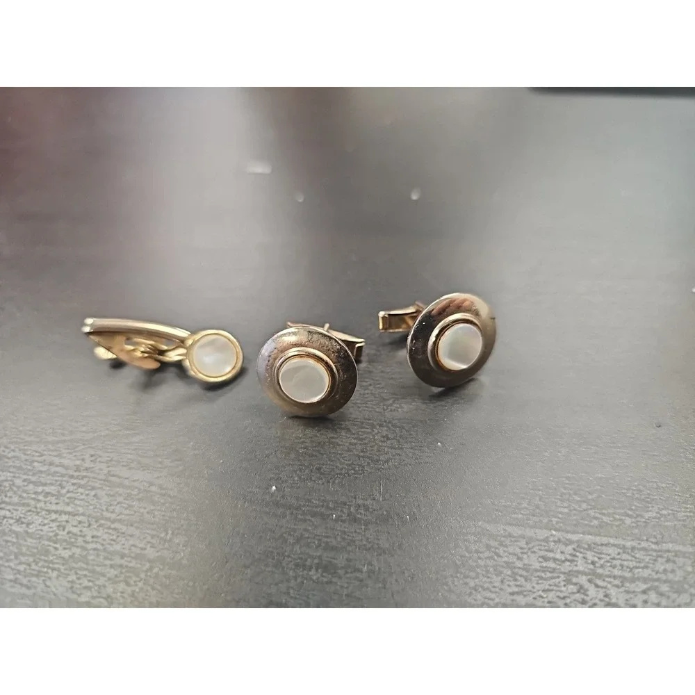 GREAT SET VINTAGE GOLD TONE METAL MOTHER OF PEARL CUFFLINKS & TIE PIN